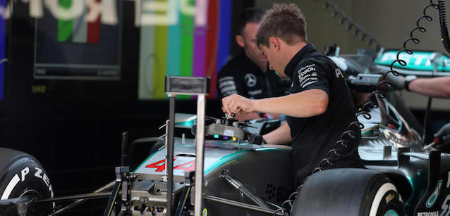 Mercedes esaurisce i gettoni<br />McLaren porta il muso lungo<br />
