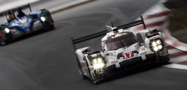Fuji, gara: gioco di squadra Porsche<br />Vincono Webber-Behrnard-Hartley