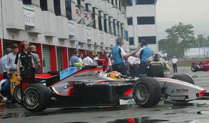 Sentul, libere: Adrian Valles sotto la pioggia battente