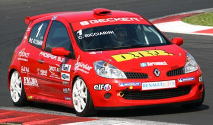 Clio a Vallelunga, gara: Ricciarini vince la prima, ma che caos