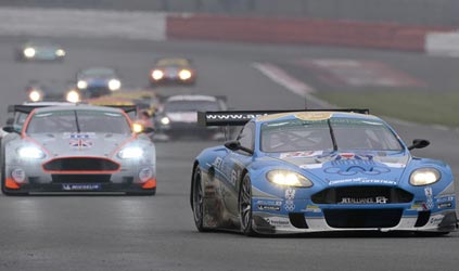 Silverstone, gara: Wendlinger-Sharp vincono con l'Aston Martin