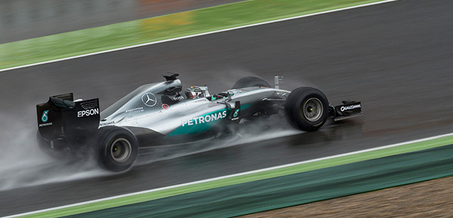 Rosberg prova le gomme 2017<br />ma trova la pioggia