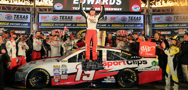 Texas, gara: Edwards batte la pioggia