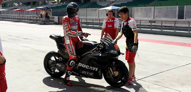 Shakedown per la nuova Ducati<br />Pirro svela la GP16