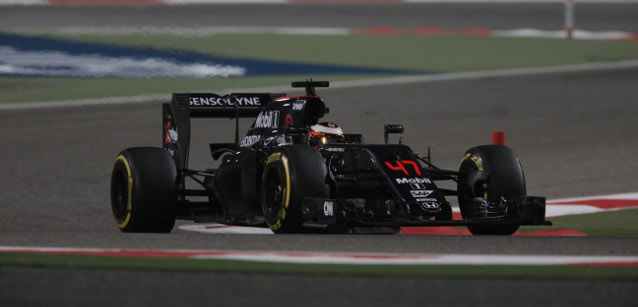 Un bel venerd&igrave; in McLaren<br />Button terzo, Vandoorne parte bene