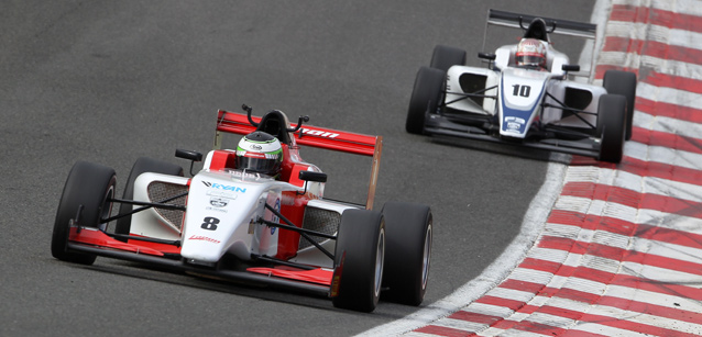 Brands Hatch, gare<br />Sowery va in testa alla classifica