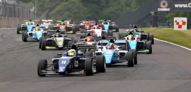 Oulton Park, gare<br />Doppio Collard, crash Vaidyanathan