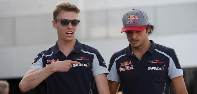 La Singapore di Kvyat e Sainz<br />"Stress fisico incredibile"