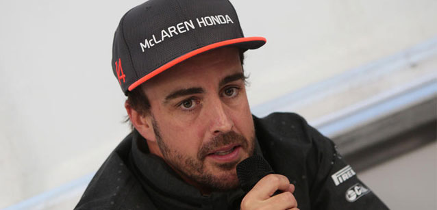 Alonso si &egrave; gi&agrave; stancato<br />"Perdiamo 30 km/h sul dritto"