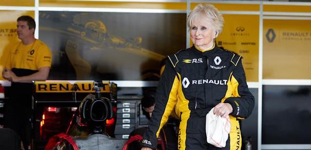 Rosemary Smith a 79 anni <br />sulla Renault a Le Castellet