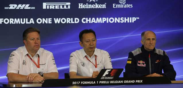 Toro Rosso e Honda a un punto morto<br />McLaren e Renault in discussione