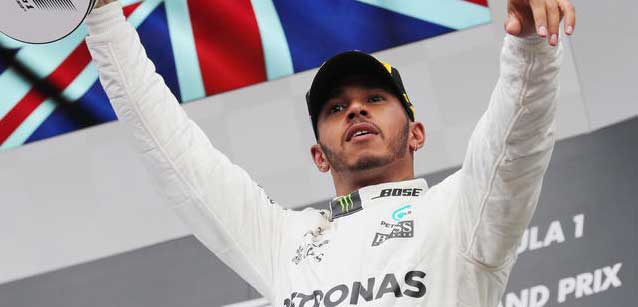 Hamilton non ha fretta<br />"Rinnover&ograve; con la Mercedes"