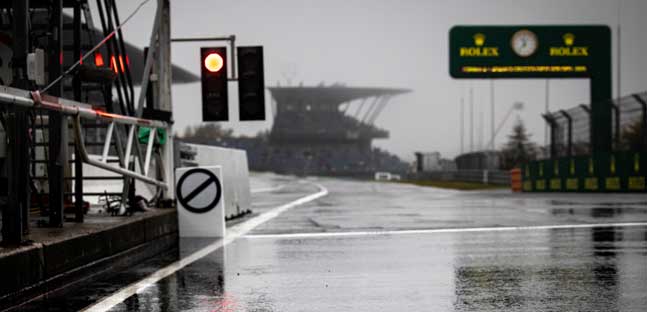 Pioggia, nebbia, niente FP1<br />Svanisce il debutto di Schumacher