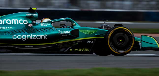 Primi giri di pista per<br />la Aston Martin a Silverstone