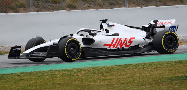 Haas messa ancora alla prova:<br />in ritardo per i test in Bahrain