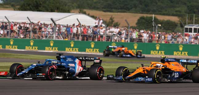 Alpine-McLaren, duello continuo<br />Ricciardo l'anello debole di Brown