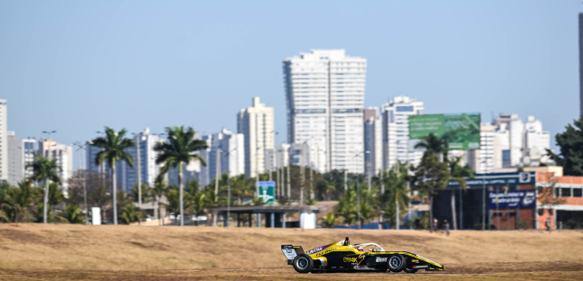 Goi&acirc;nia, gara 2<br />Nobels resiste a Cho