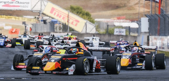 Hampton Downs, gara 1<br />Lindblad vince dalla pole