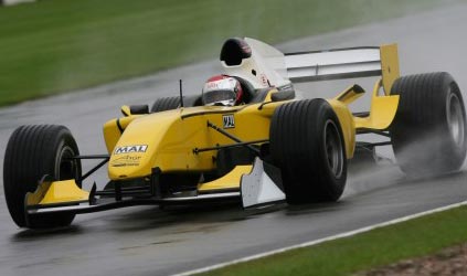 Donington, 1° giorno: Biagi tester, la pioggia rallenta i team