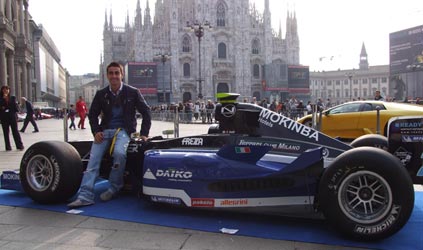 Fabio Onidi stella del raduno Ferrari a Milano