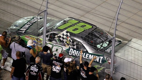 Bristol, gara: strepitosa tripletta di Kyle Busch 