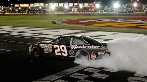 Charlotte, gara: Harvick all'ultimo metro