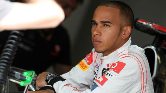 Red Bull-Hamilton: contatto!