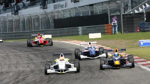 Nurburgring, gara 1: successo di Frijns