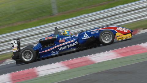 Brands Hatch, gara 2:<br> Vince Correa, Schir&ograve; ancora secondo