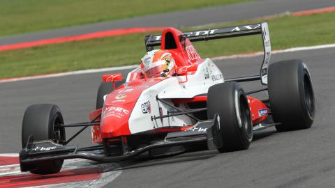 Silverstone, qualifica 2: Lynn beffa tutti