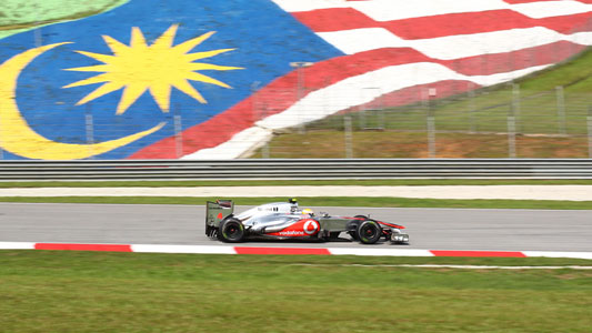 Sepang - Libere 2<br>Poker dei motori Mercedes, Hamilton leader