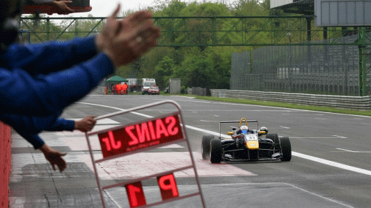 Monza, gara 1: Sainz incontenibile