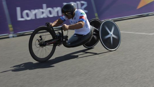 Alex Zanardi sbanca Brands Hatch<br>&Egrave; medaglia d'oro alle Paralimpiadi  