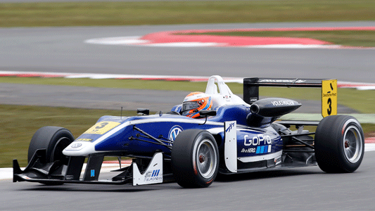 Silverstone, gara 1: successo di Tincknell