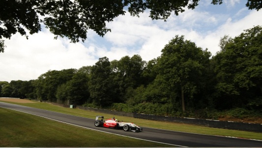 Brands Hatch, gara 2: vince Guimaraes