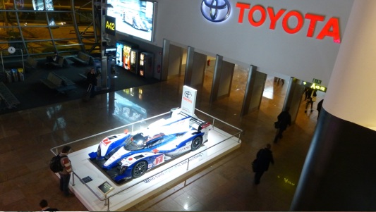 La Toyota TS030 in aeroporto a Bruxelles