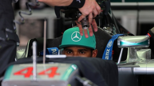 Sepang – Libere 1 <br>Hamilton cerca il riscatto. Lotus in crisi