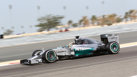 Sakhir – Libere 1<br>Alonso insegue le Mercedes