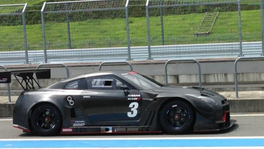 La Nissan GT-R GT3 2015 in pista al Fuji