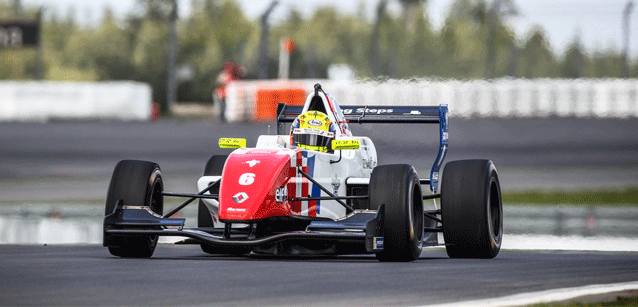 Nurburgring, qualifica 2<br />Barnicoat centra la prima pole