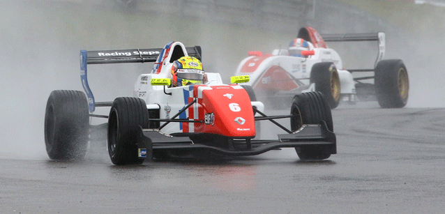 Nurburgring, gara 2<br />Barnicoat regna sotto la pioggia