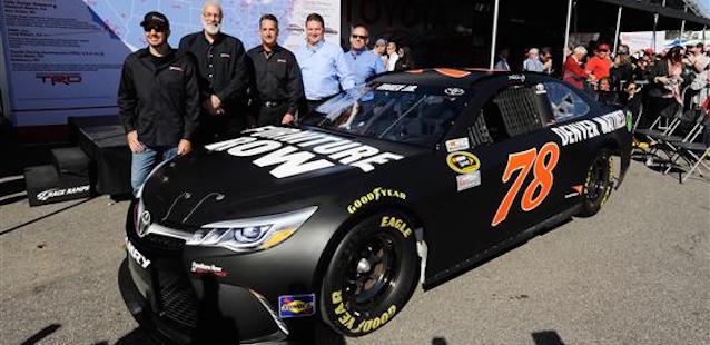 Furniture Row passa a Toyota<br />ma conferma Truex Jr