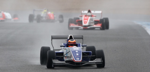 Jerez, gara 1: Aitken vince e <br />prende Joerg. D’Agosto sul podio